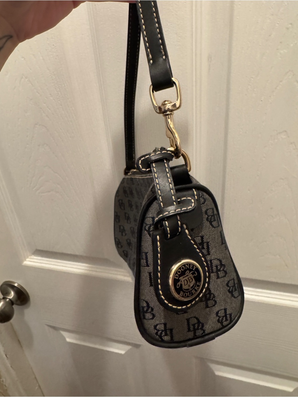 Dooney & Bourke mini monogram bag - Picture 3 of 6